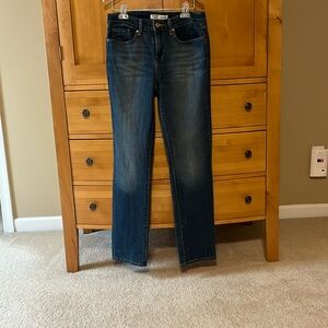 Signature Levi’s mid-rise straight Jeans